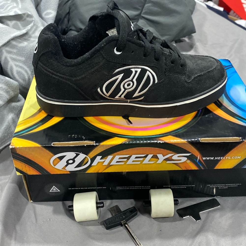 heelys with box